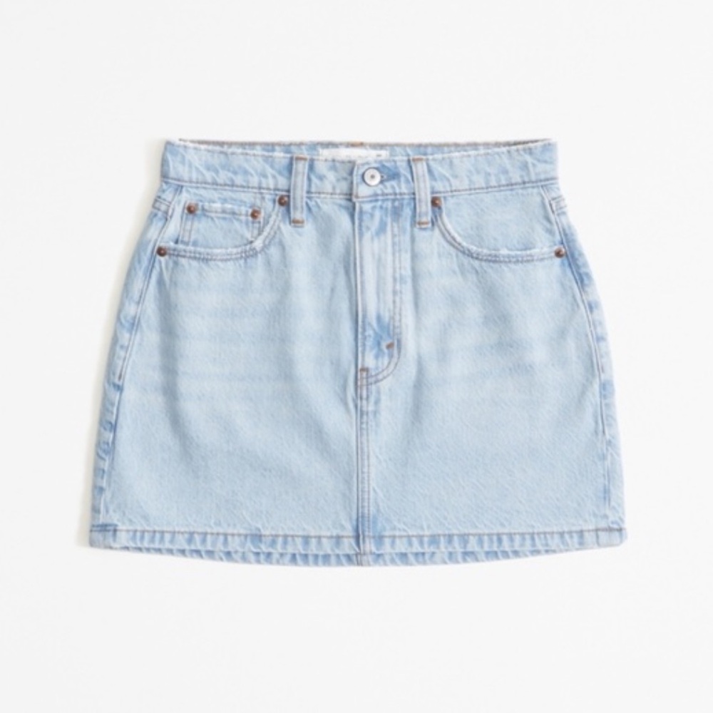 ABERCROMBIE & FITCH Denim mini jean skirt. Light wash. SOLD OUT ONLINE. Size 27